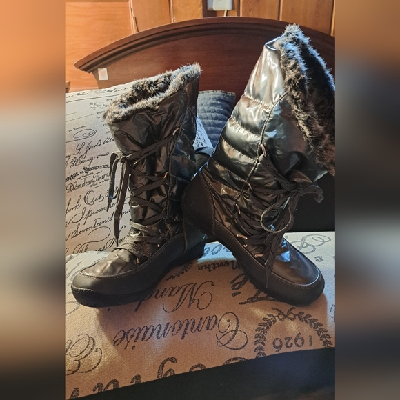 SportoFaux fir lined boots.  Size - Picture 1 of 8